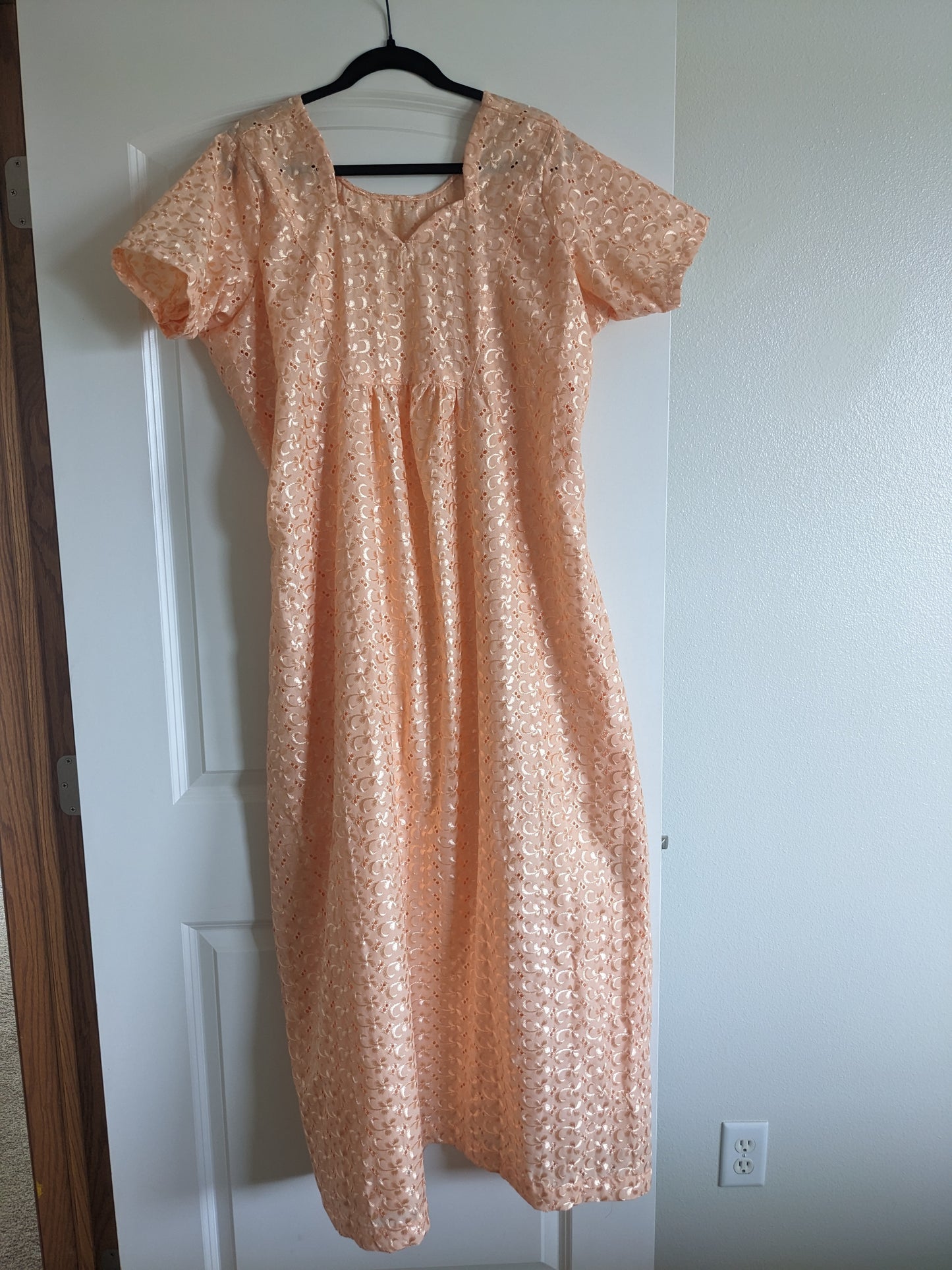 1970s peachy eyelet kaftan