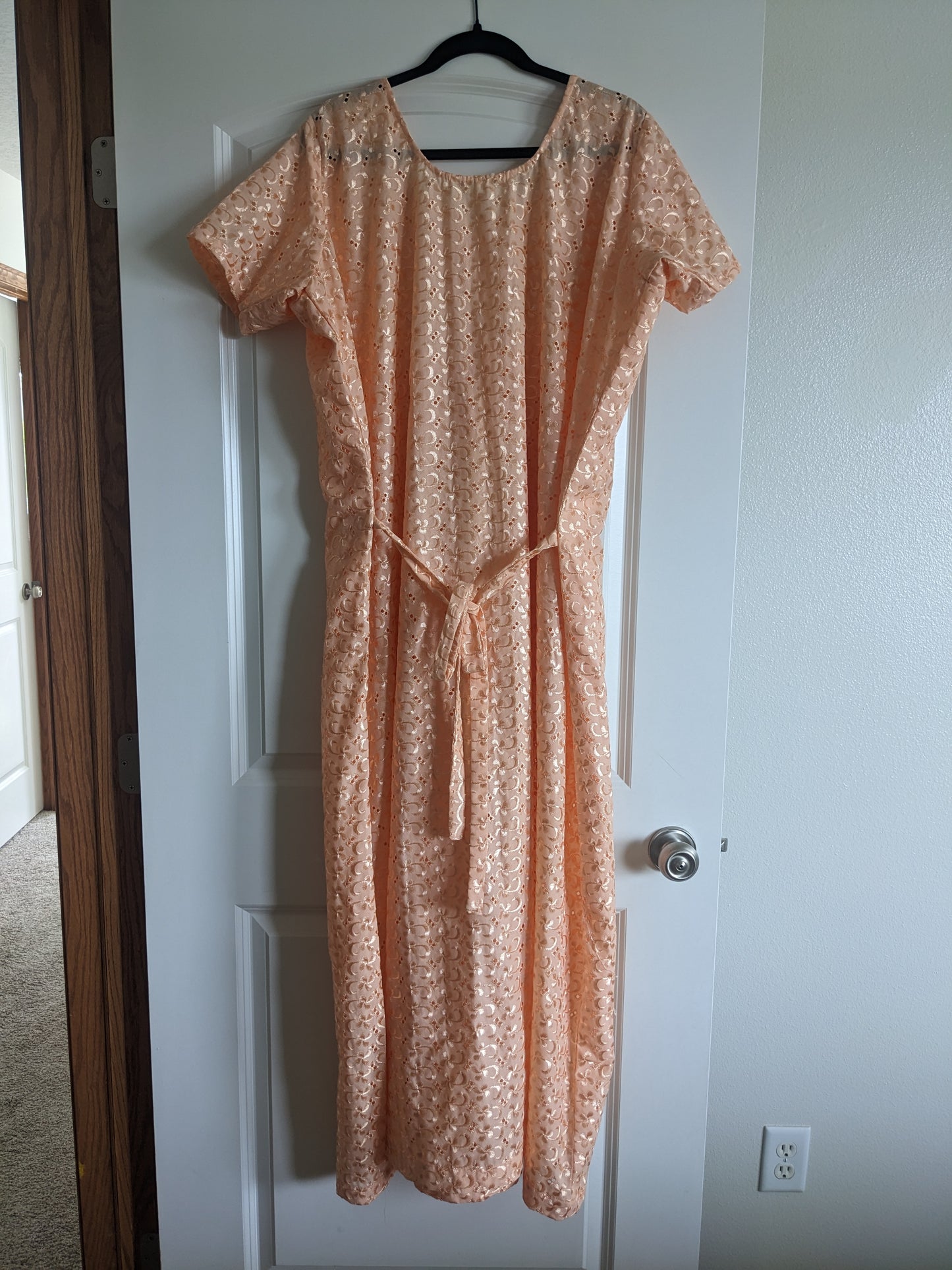 1970s peachy eyelet kaftan