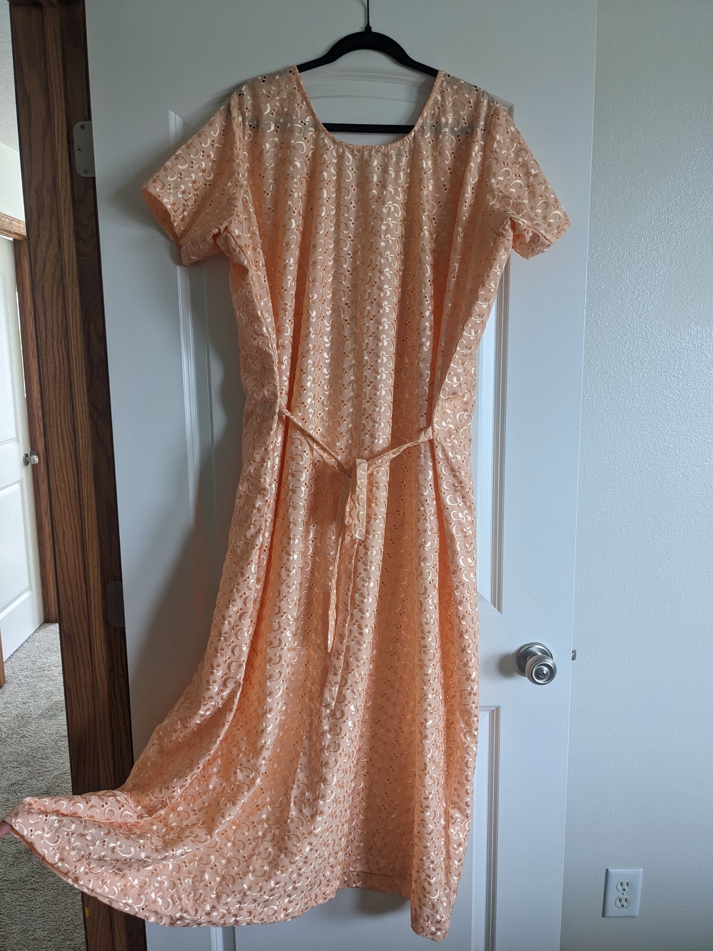 1970s peachy eyelet kaftan