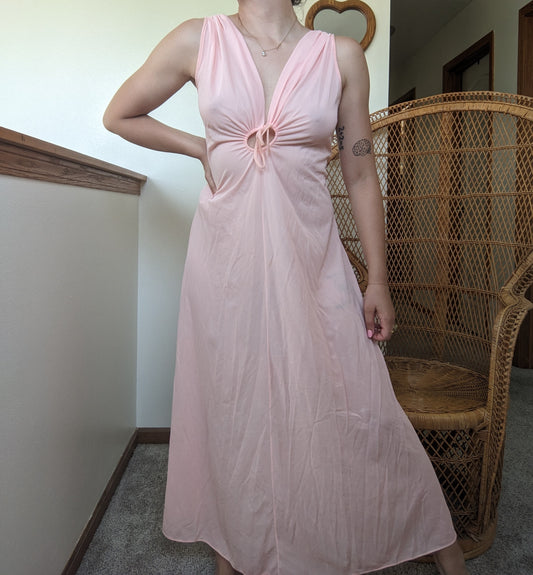 1970s peach nightgown