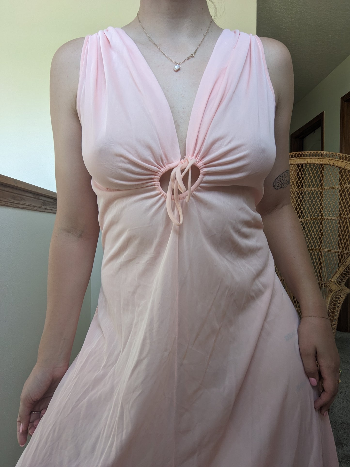 1970s peach nightgown