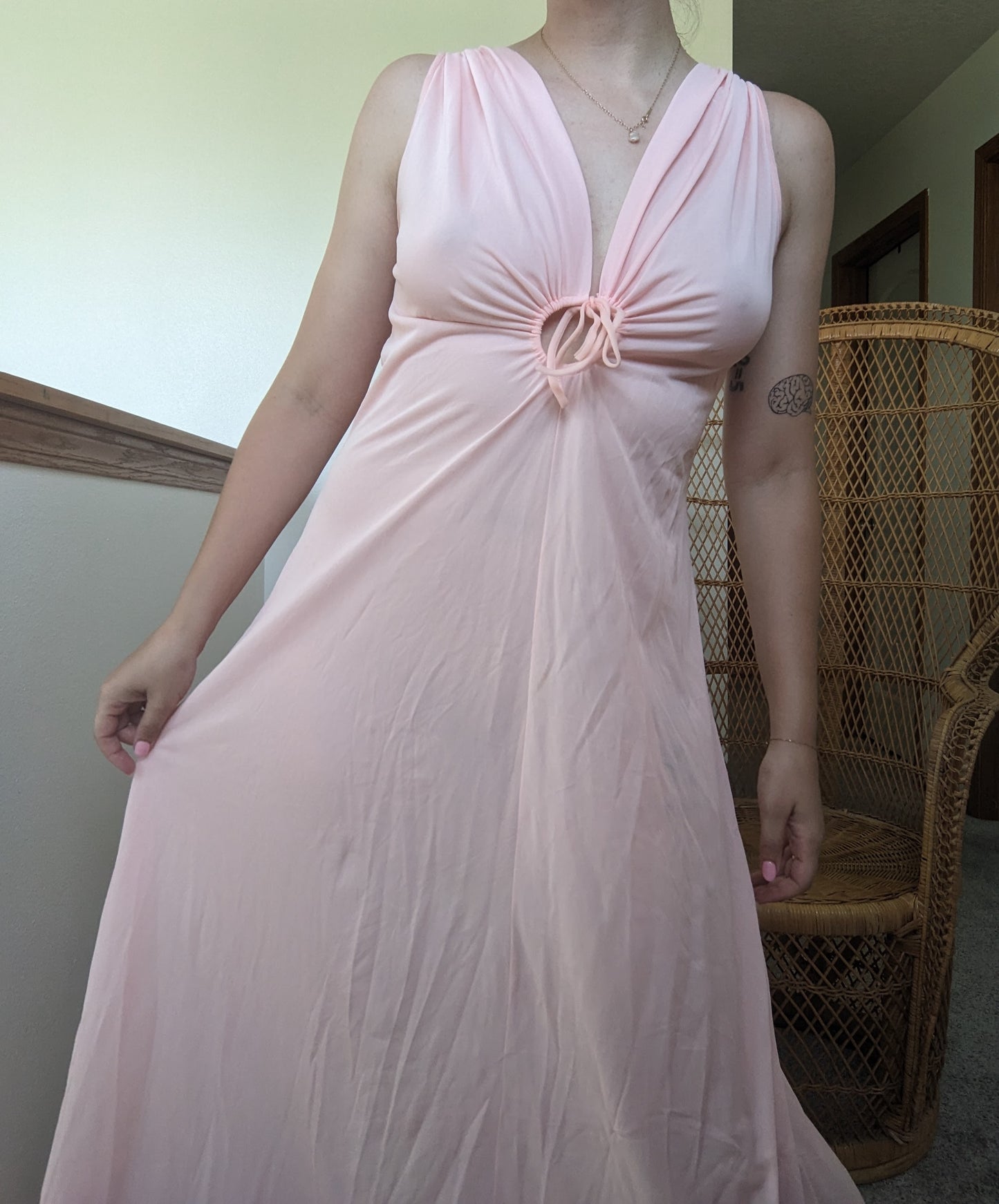 1970s peach nightgown