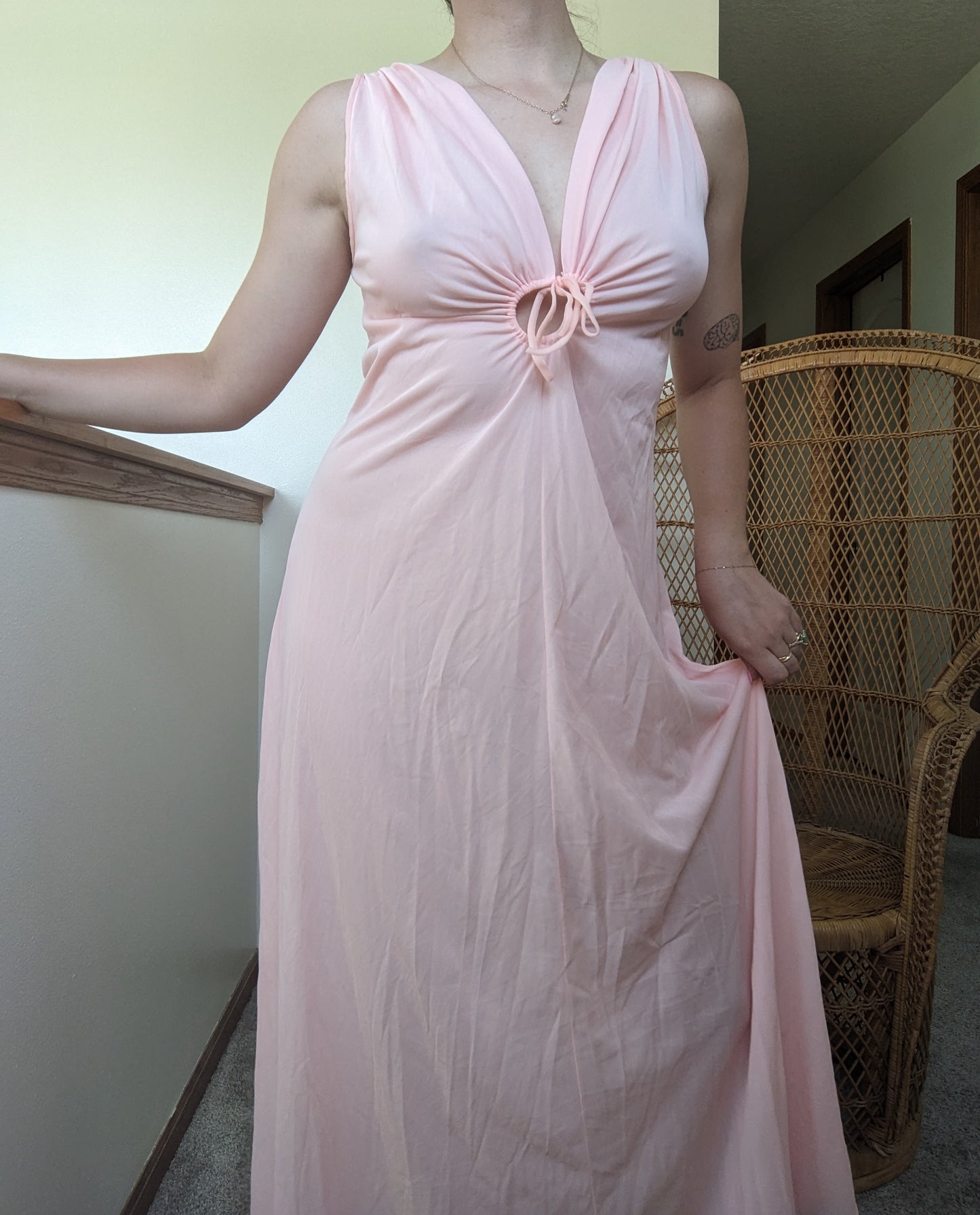 1970s peach nightgown