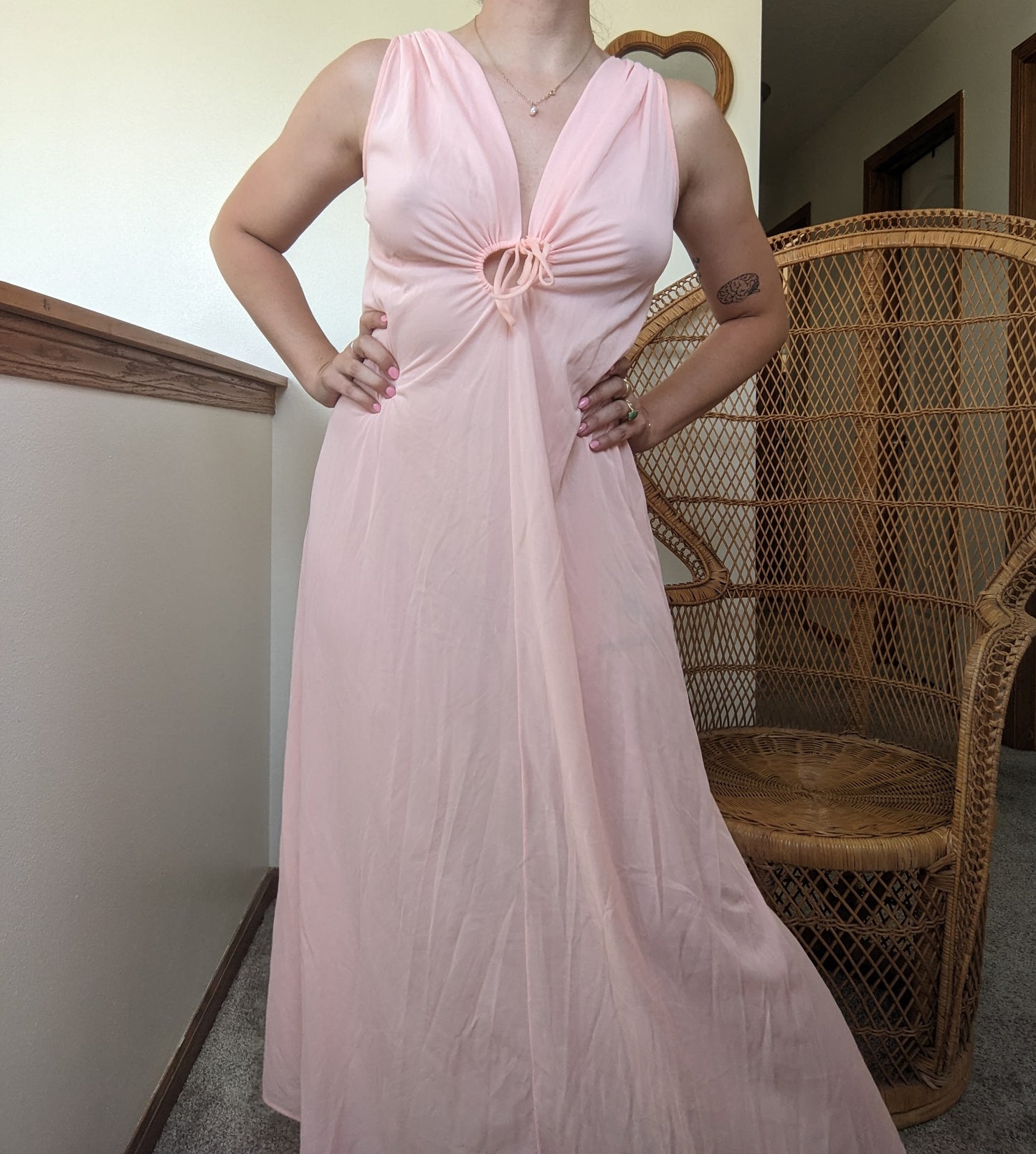 1970s peach nightgown