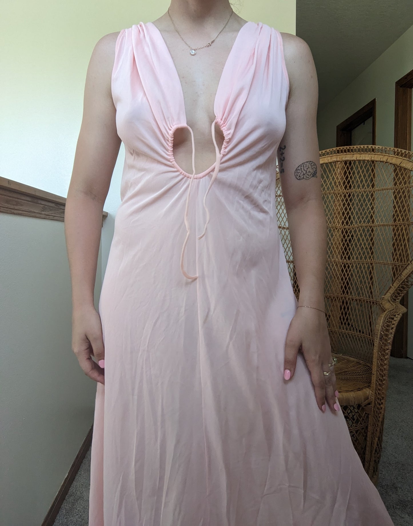 1970s peach nightgown