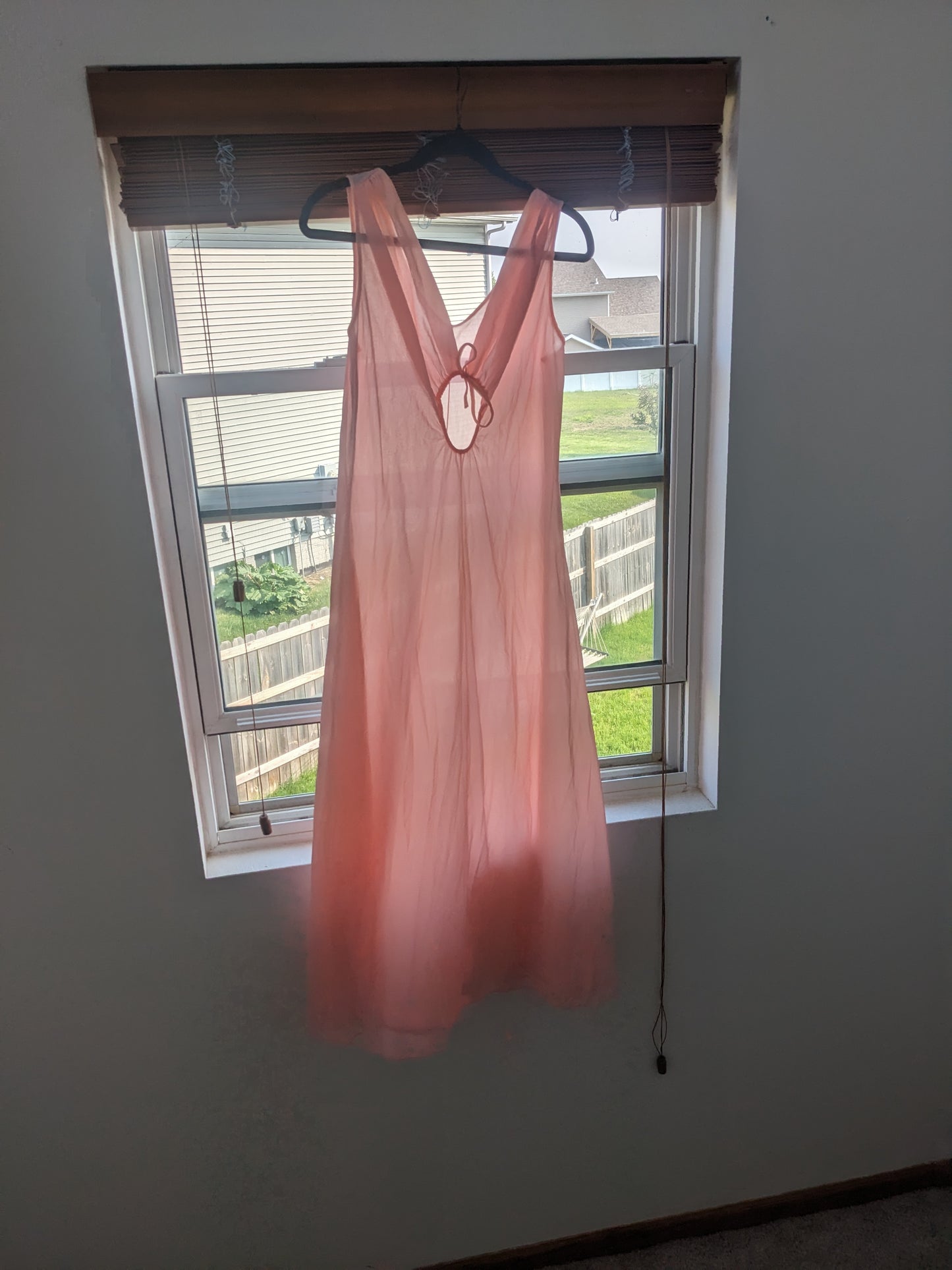 1970s peach nightgown