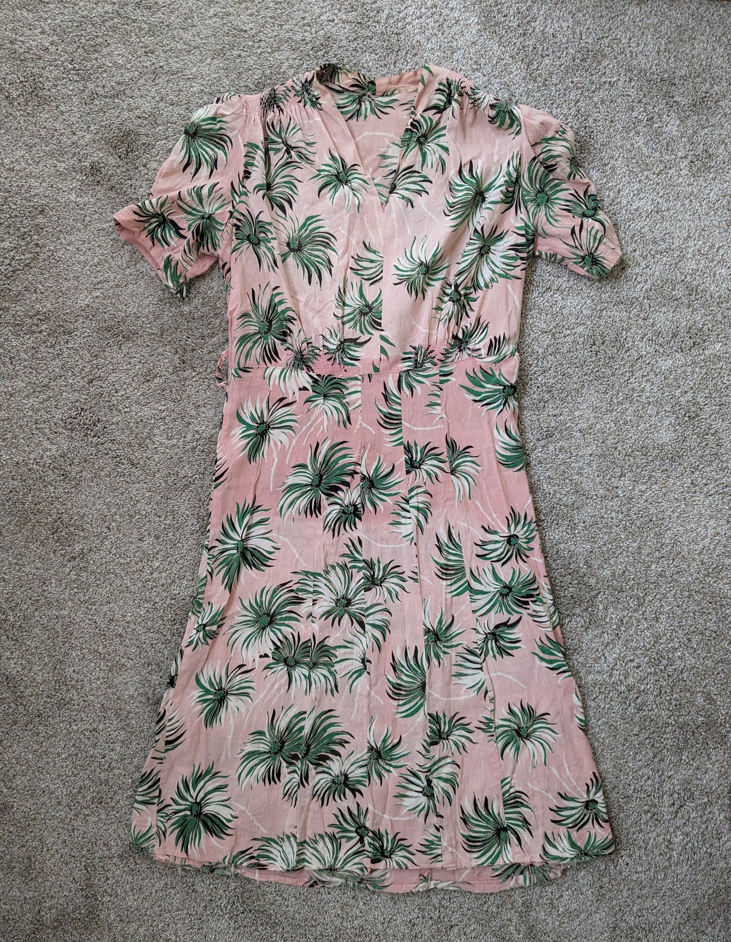 1930s/40s pink and green daisy dress