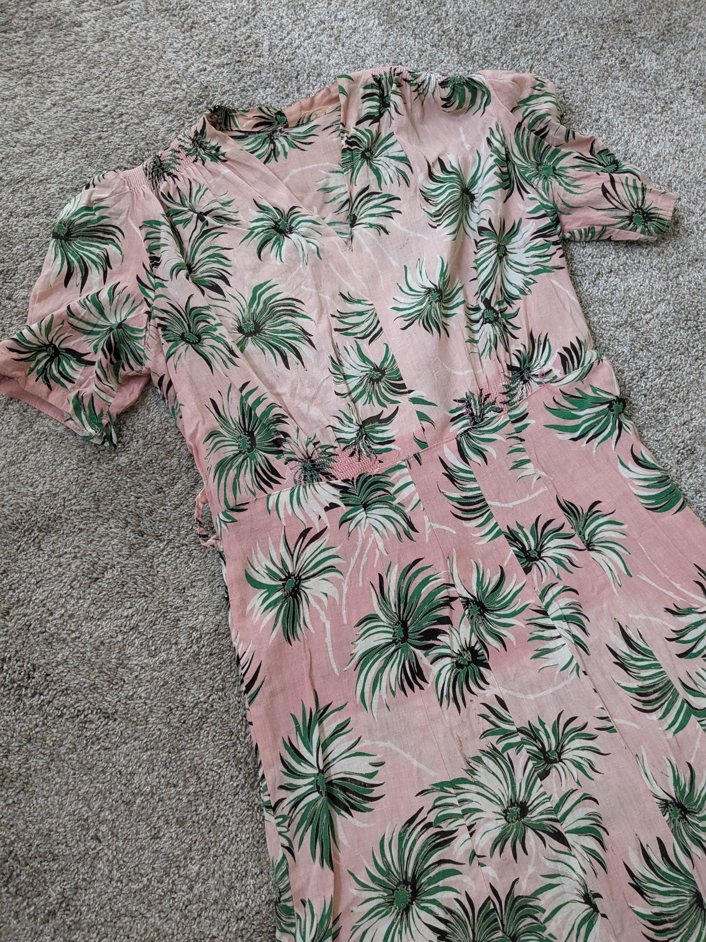 1930s/40s pink and green daisy dress