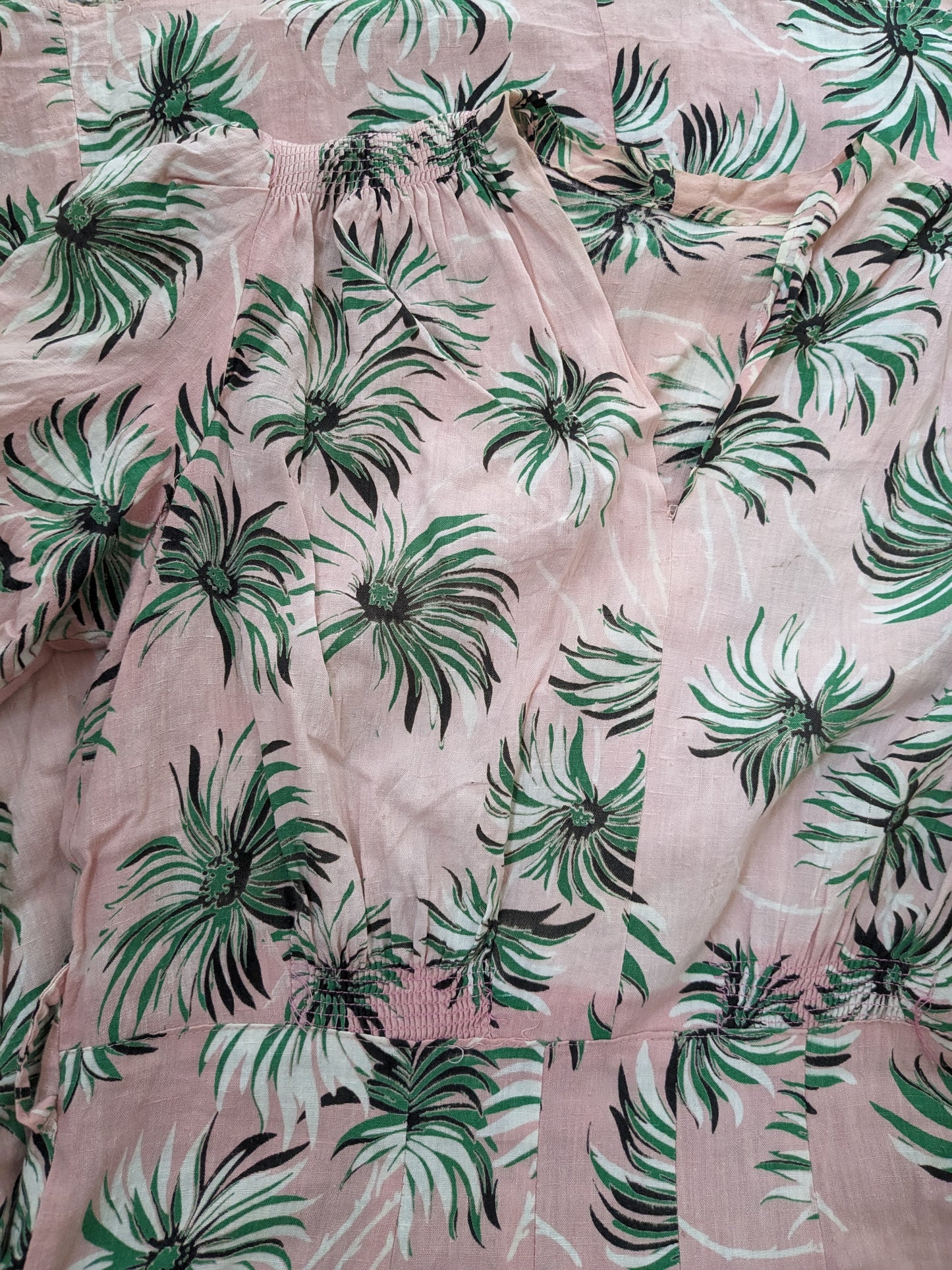 1930s/40s pink and green daisy dress