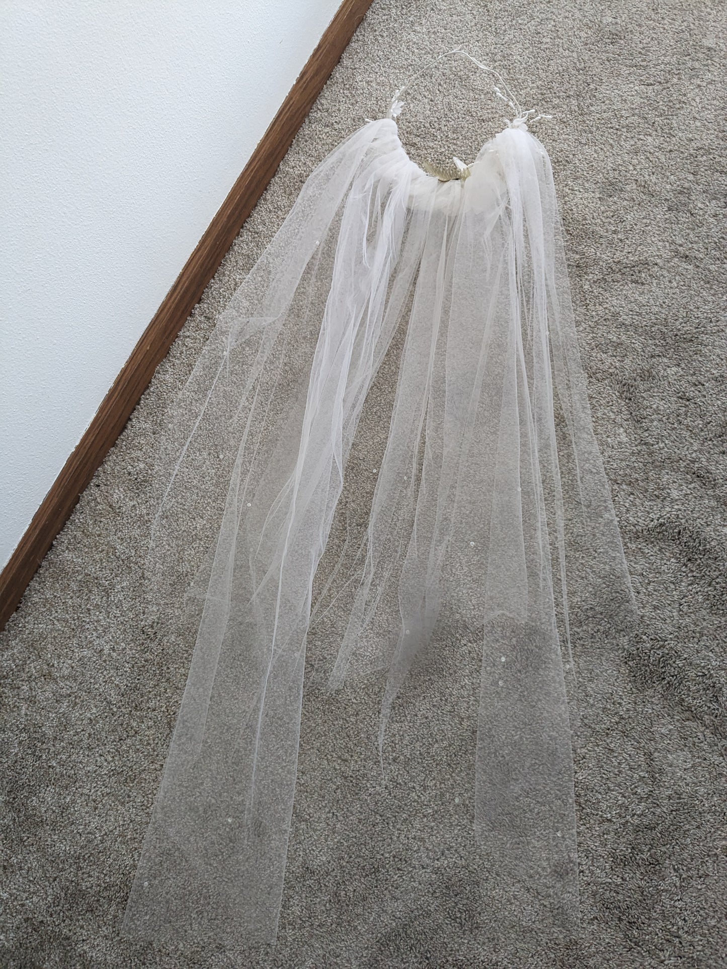 1980s flower and pearl wedding veil