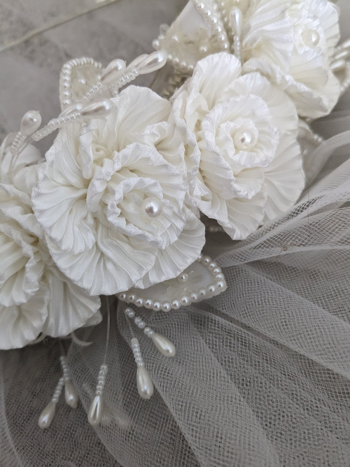 1980s flower and pearl wedding veil