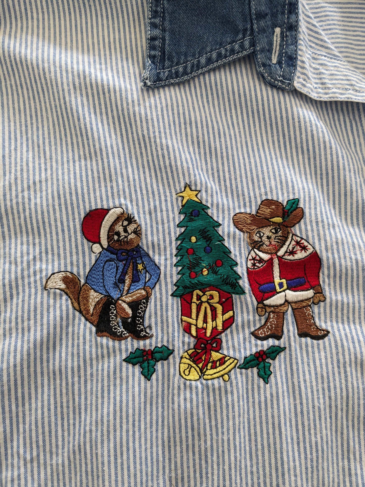 1990s holiday button up