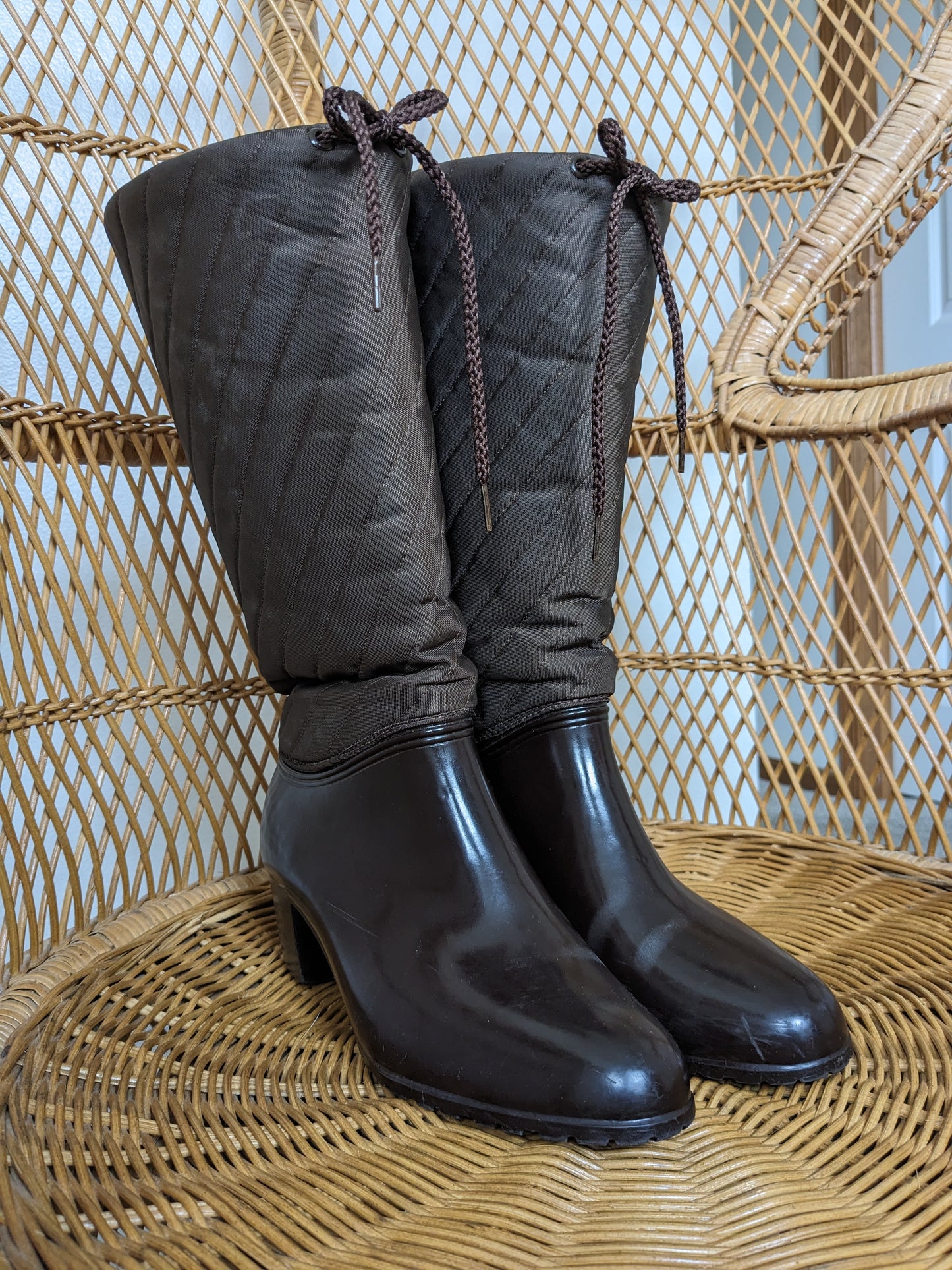 1970s chocolate winter boots