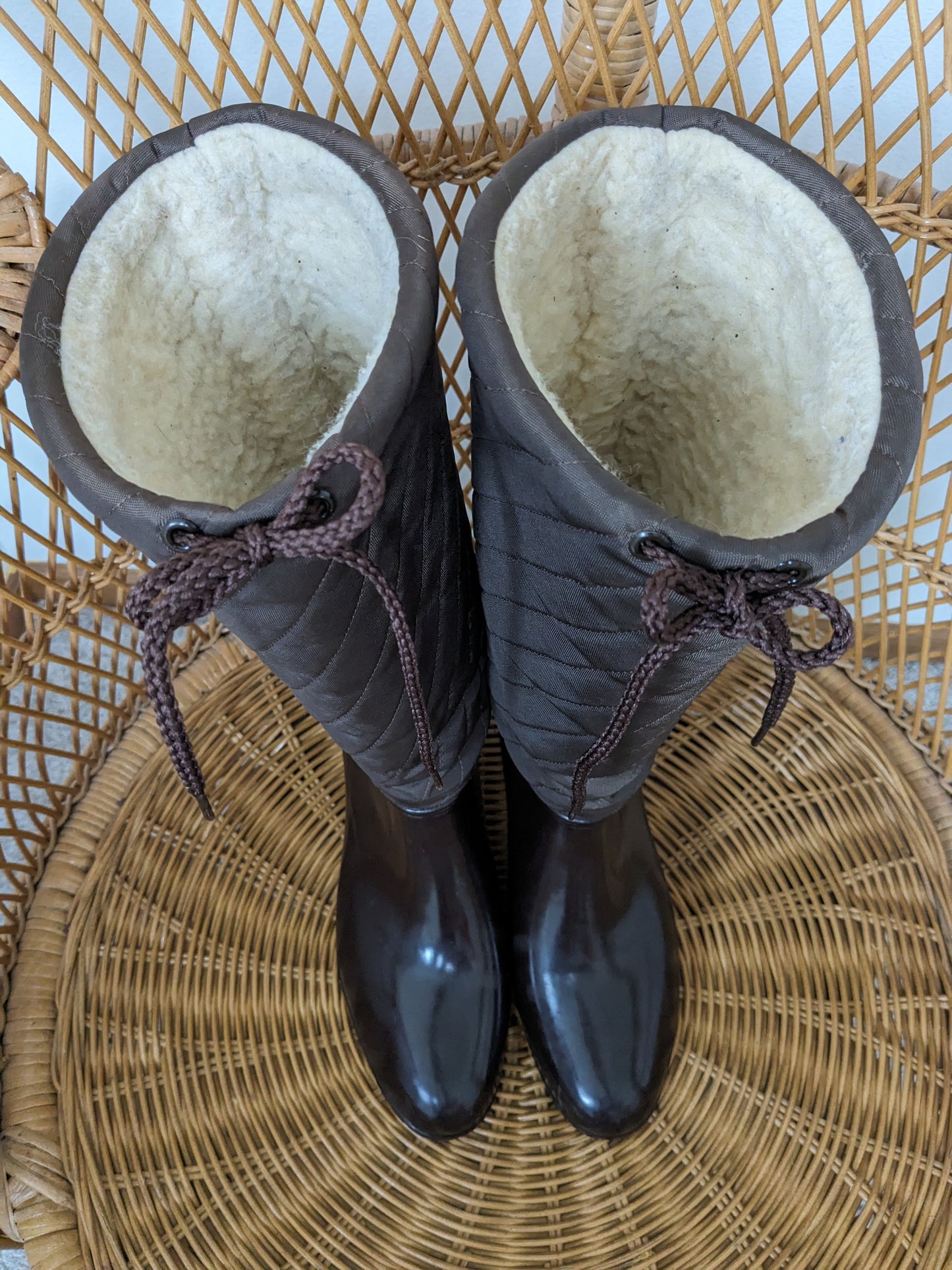 1970s chocolate winter boots