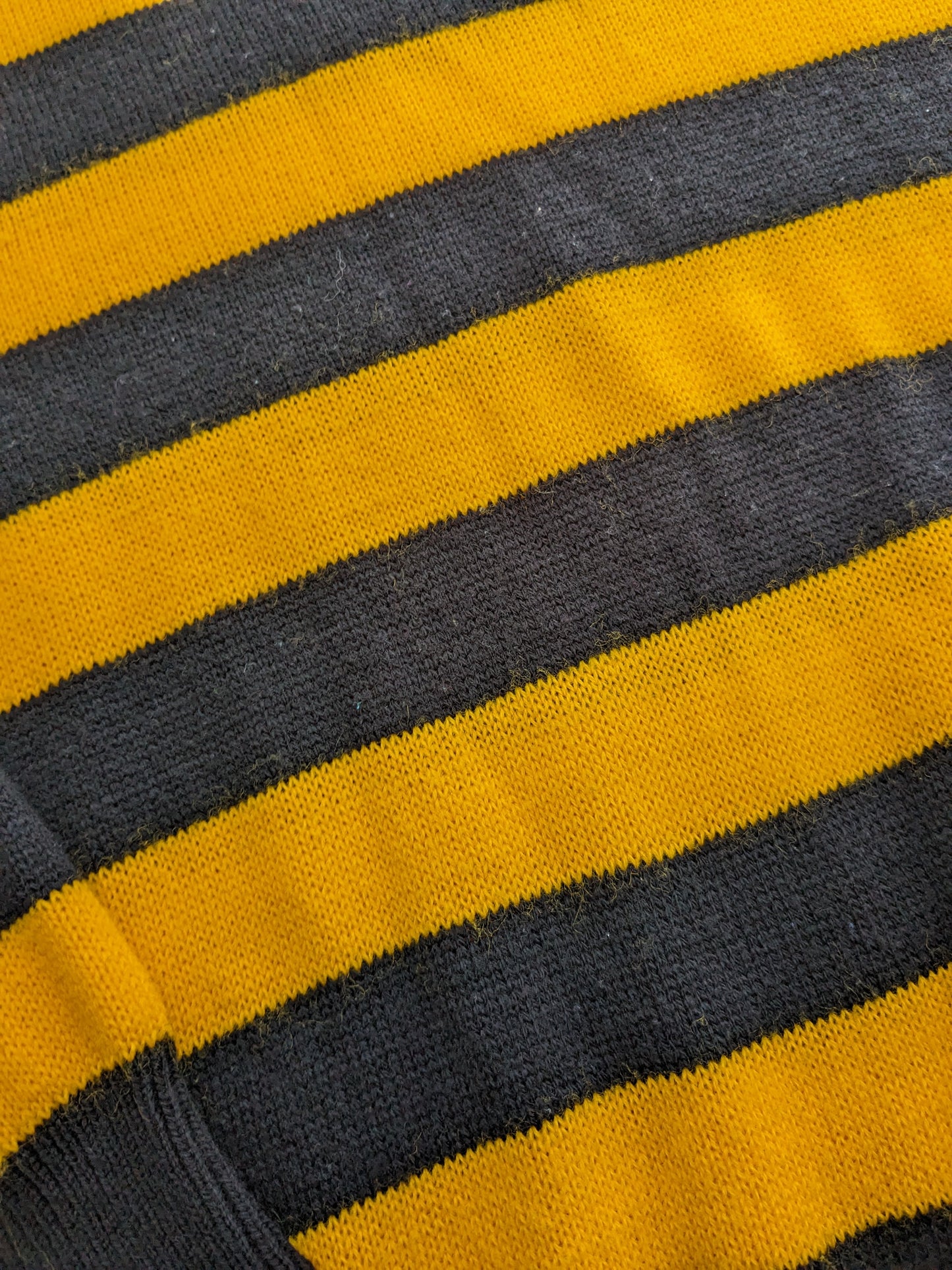 1960s bumblebee striped sweater