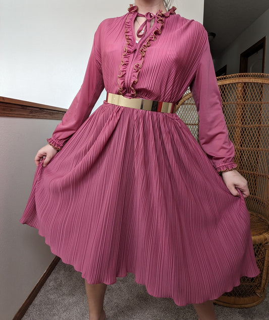 1970s pink pleated dress