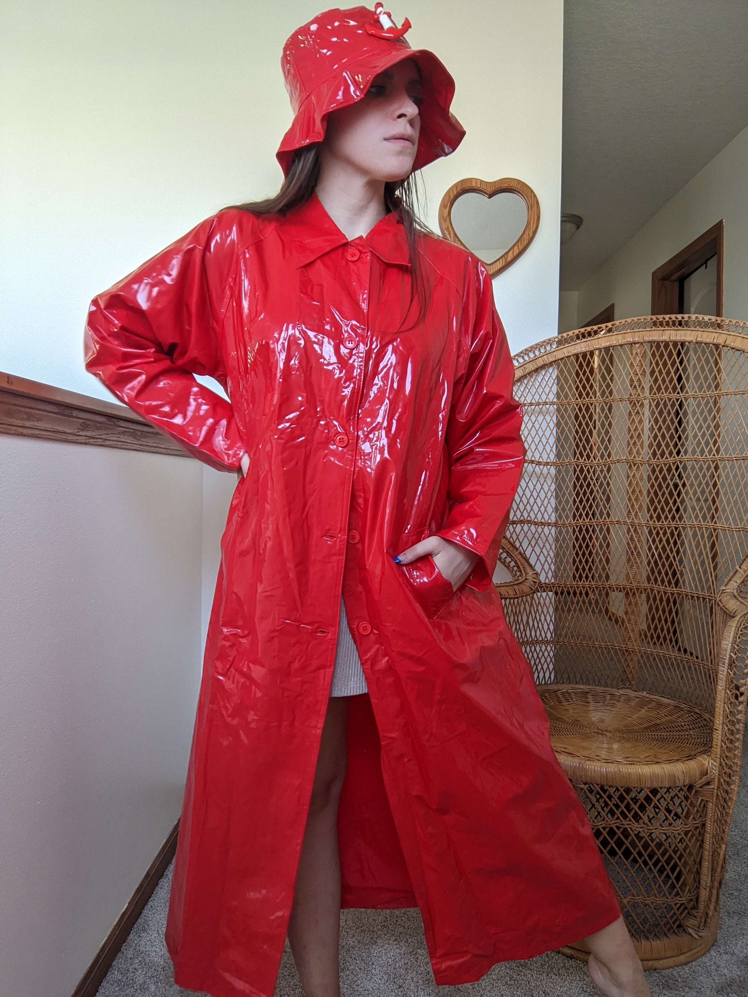 Vinyl raincoat with online hood